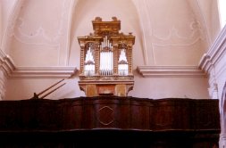 organo Pregevolissimo organo della Chiesa di San Sebastiano, realizzato nel 1755 da Don Annibale Lo Bianco, organaro di Galati Mamertino.