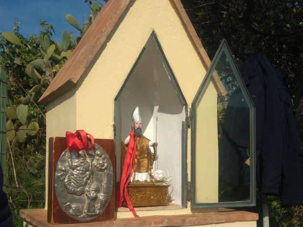 L'ottava di San Biagio Antica tradizione è quella di recarsi su di una collinetta sita in contrada Cuttunaro. La processione si sofferma in...