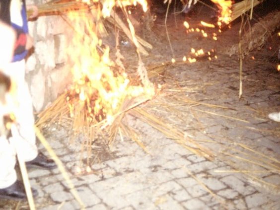 A Sciara Manifestazione con dei fasci di canne selvatiche infuocate che i bambini portano in processione per le vie del paese. Si...